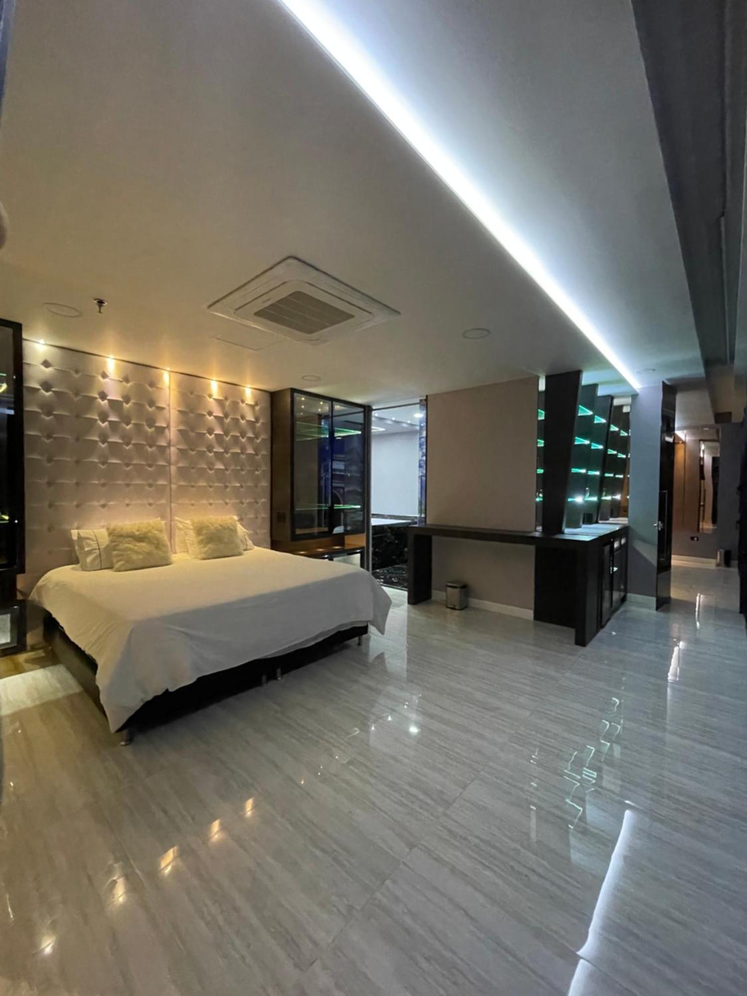 1Million Luxury Suites Медельїн Екстер'єр фото