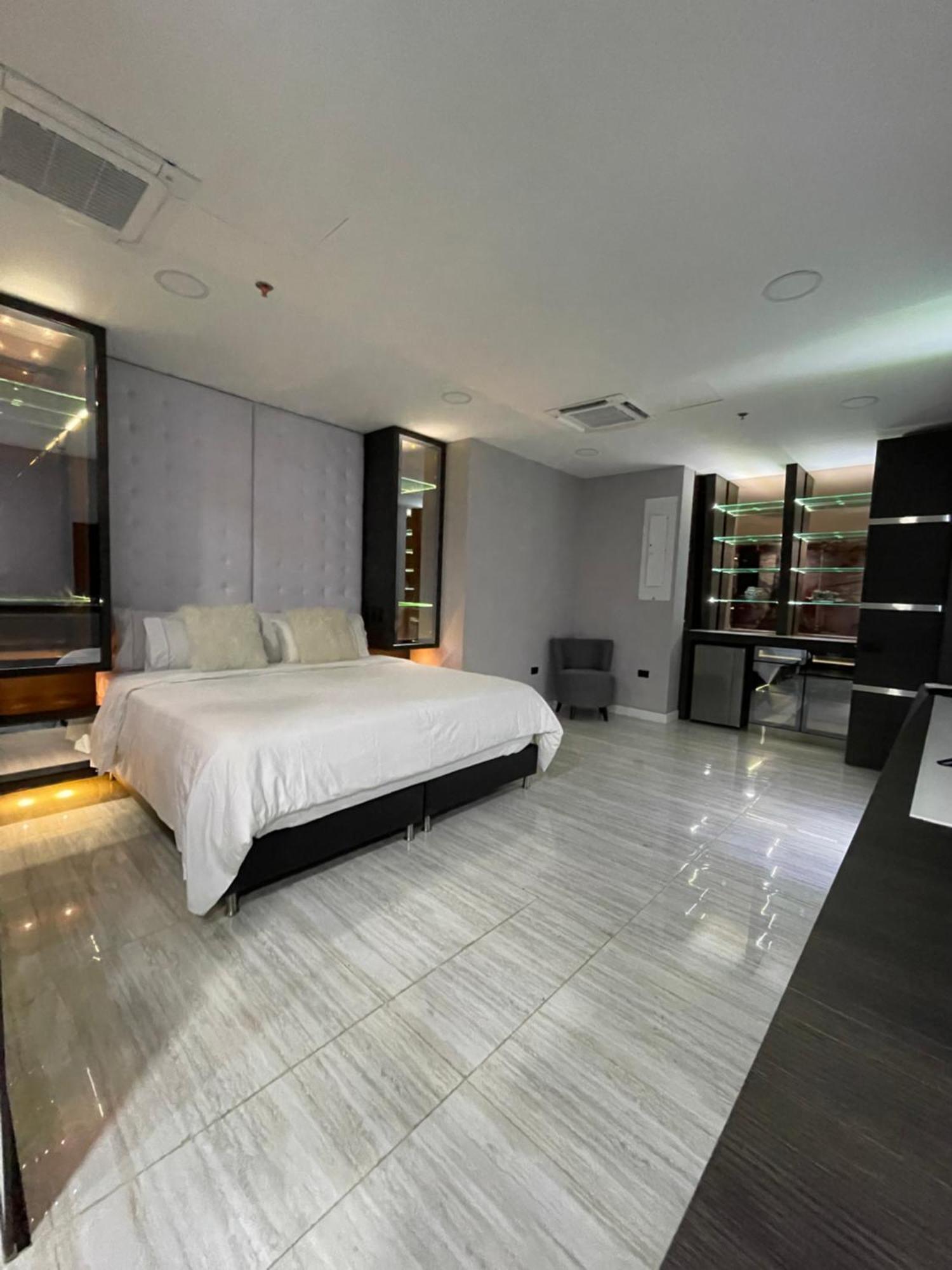 1Million Luxury Suites Медельїн Екстер'єр фото